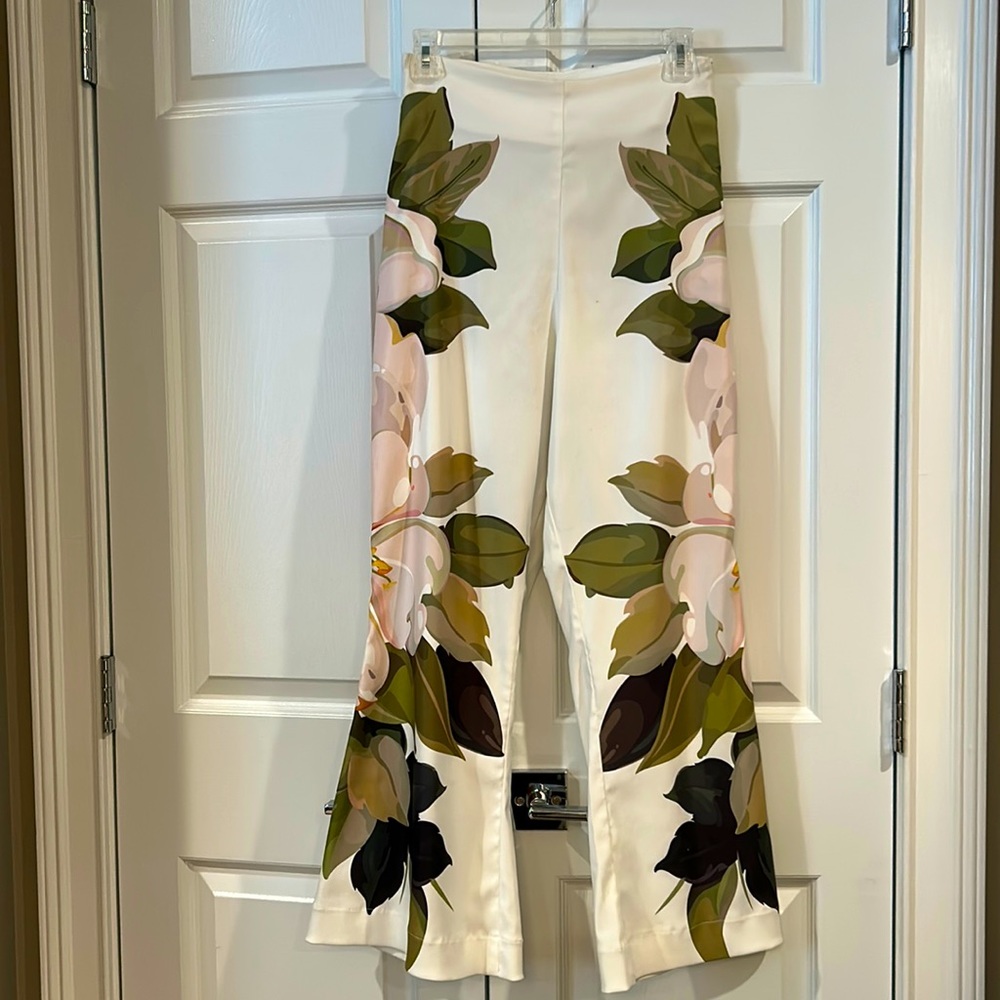 Beautiful floral palazzo pants.